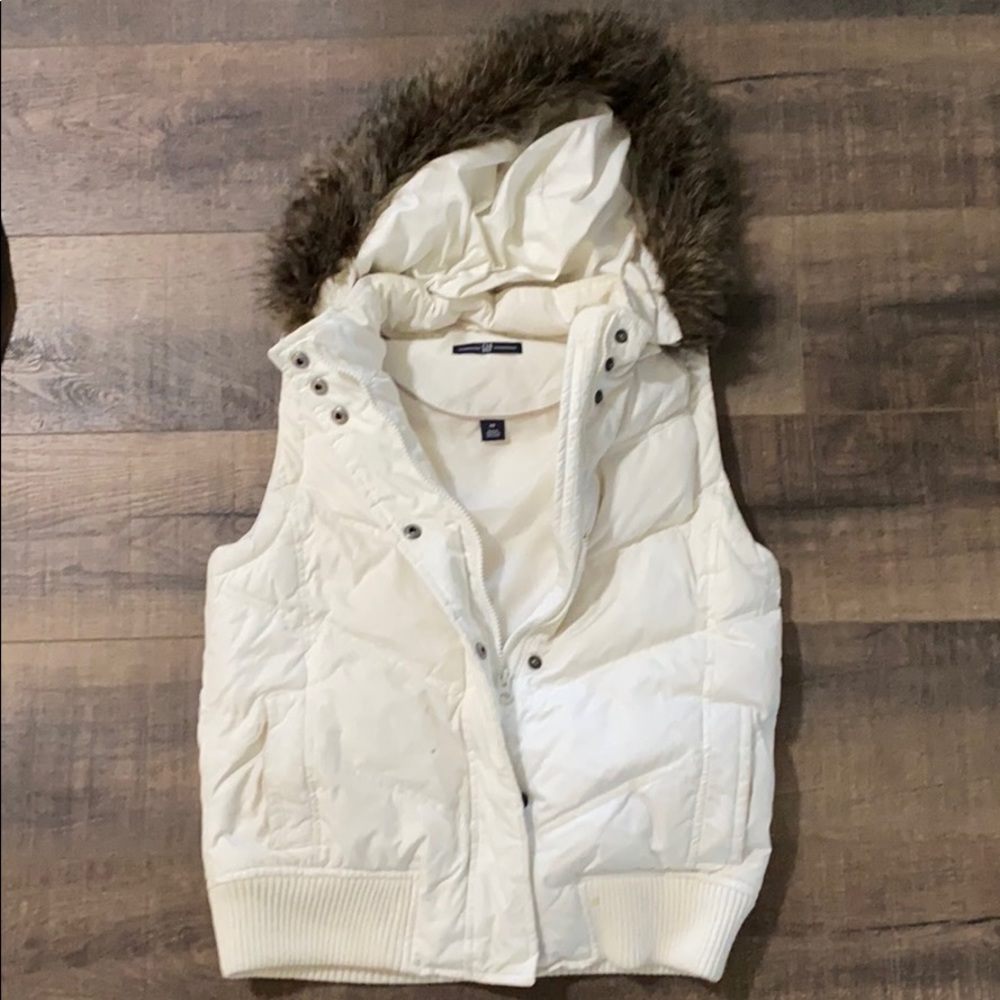 Gap puffer vest